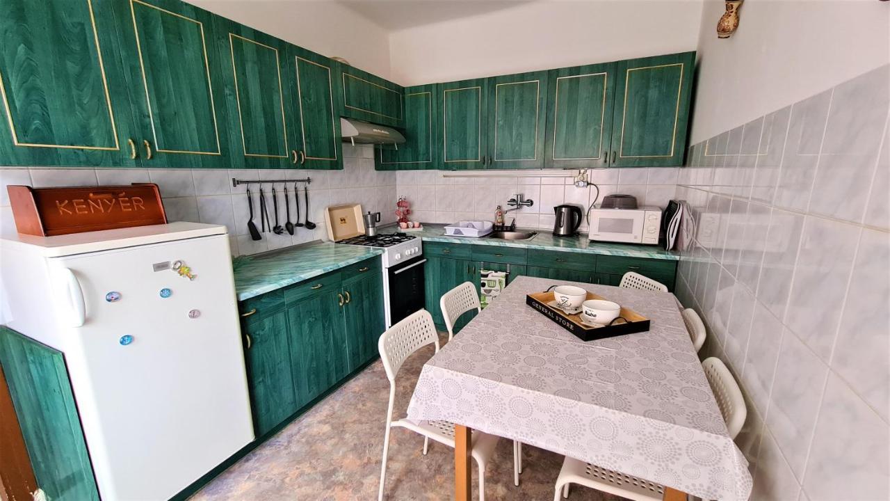 Vitorlás Apartman Sárvár Esterno foto